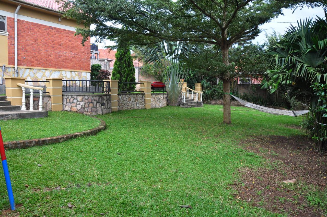 Namugongo Holiday Home - B&B