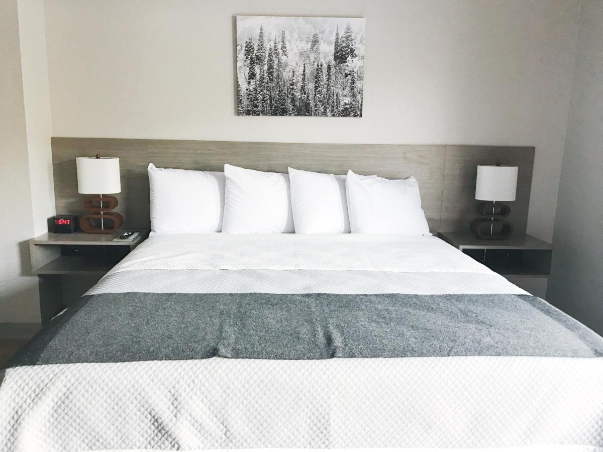 Zimmer mit Kingsize-Bett
