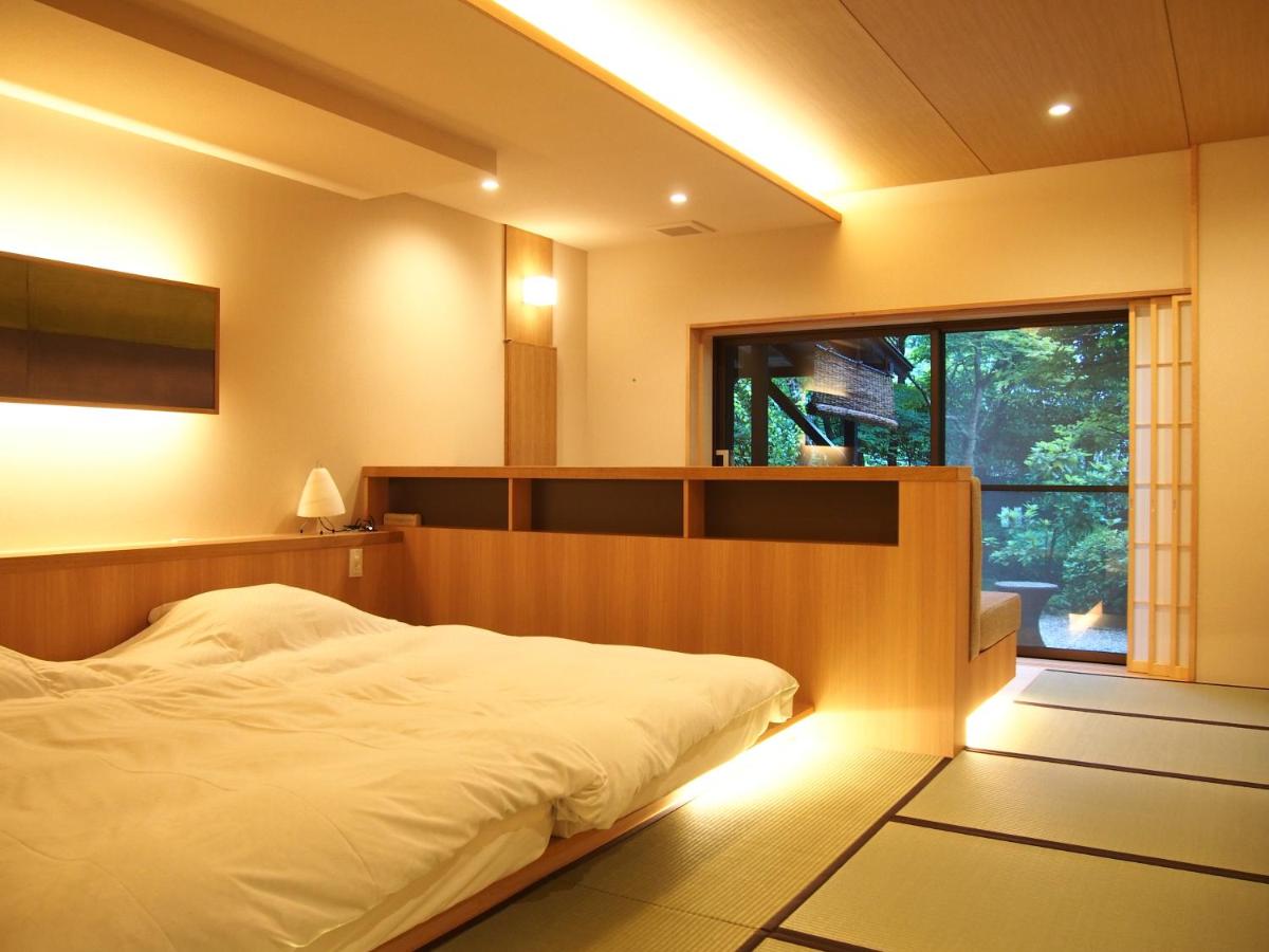 Rénovée le 13 Juillet 2017 - Chambre Lits Jumeaux avec Bain Thermal Extérieur - Vue sur Jardin Japonais