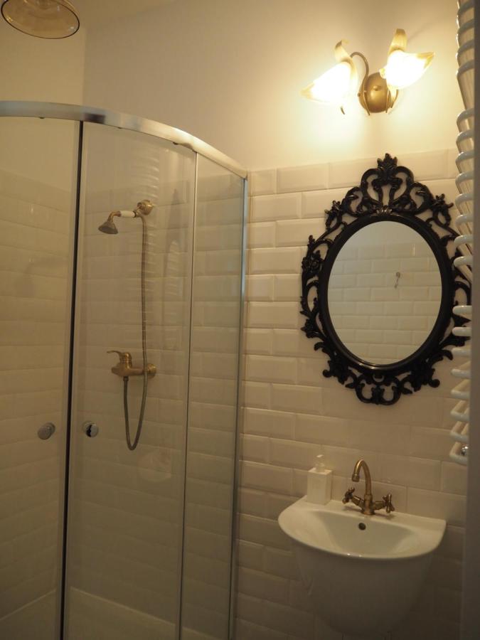 Habitación Doble Económica con baño privado externo - 2 camas