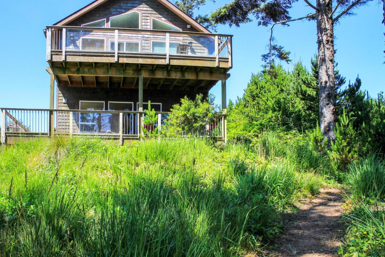 Yaquina Lighthouse View Beach Home - B&B