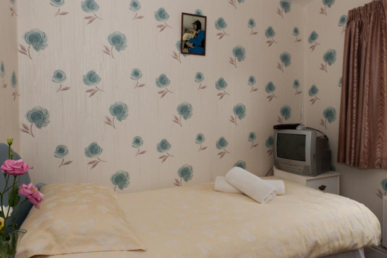 Single Room with Shared Bathroom