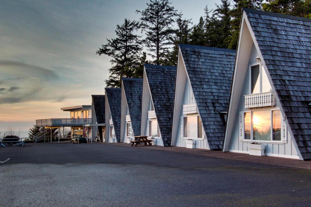 Alpine Chalets at Otter Rock - B&B