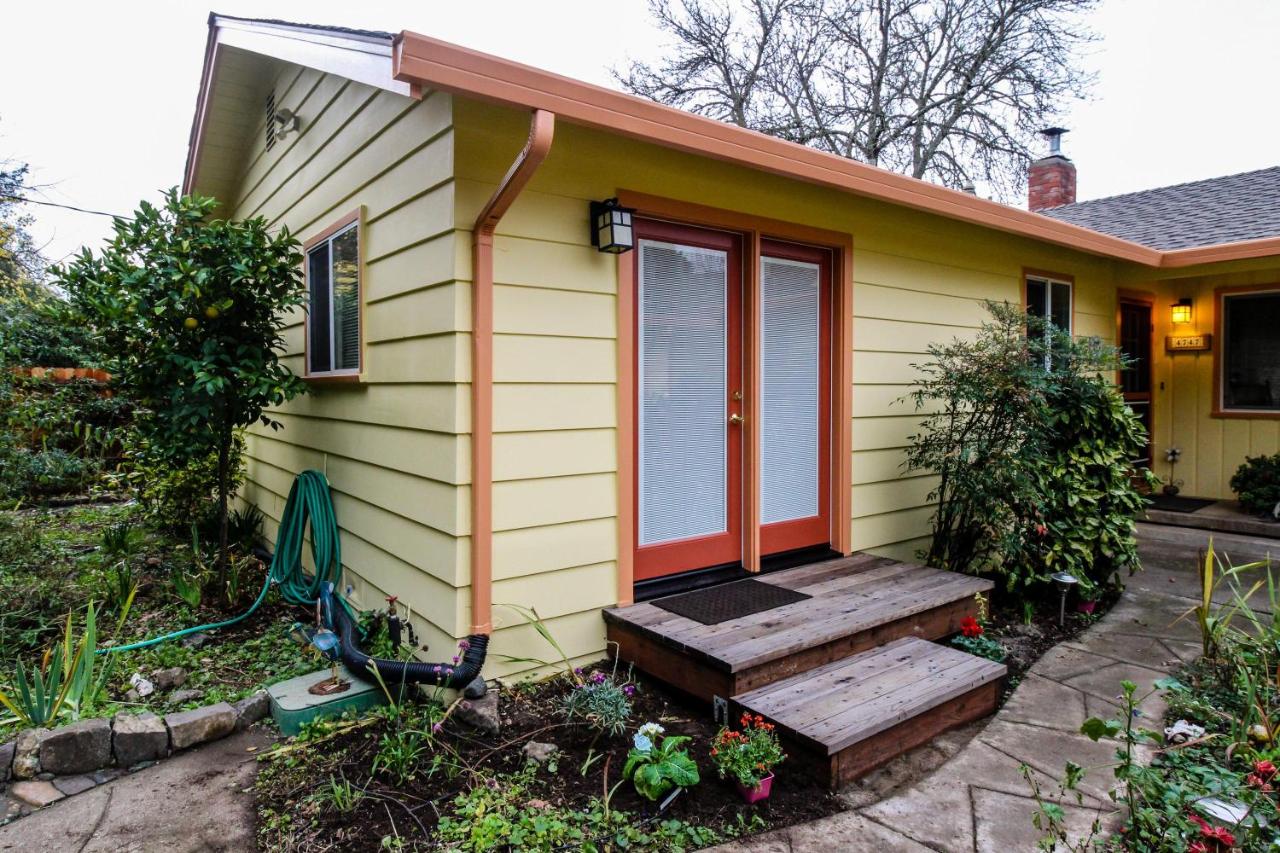 Hummingbird Garden Retreat - B&B