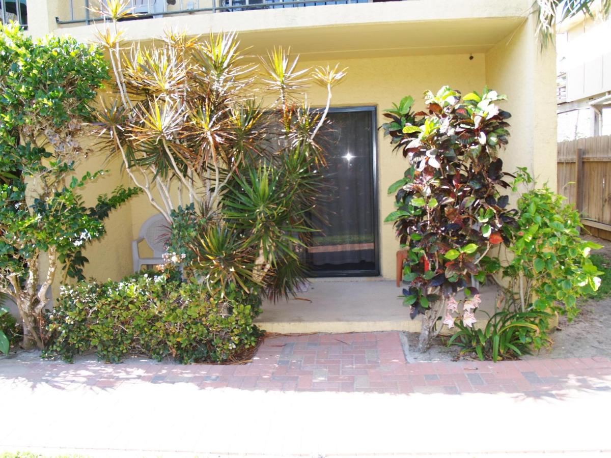 Ventura Condominiums #101 - B&B