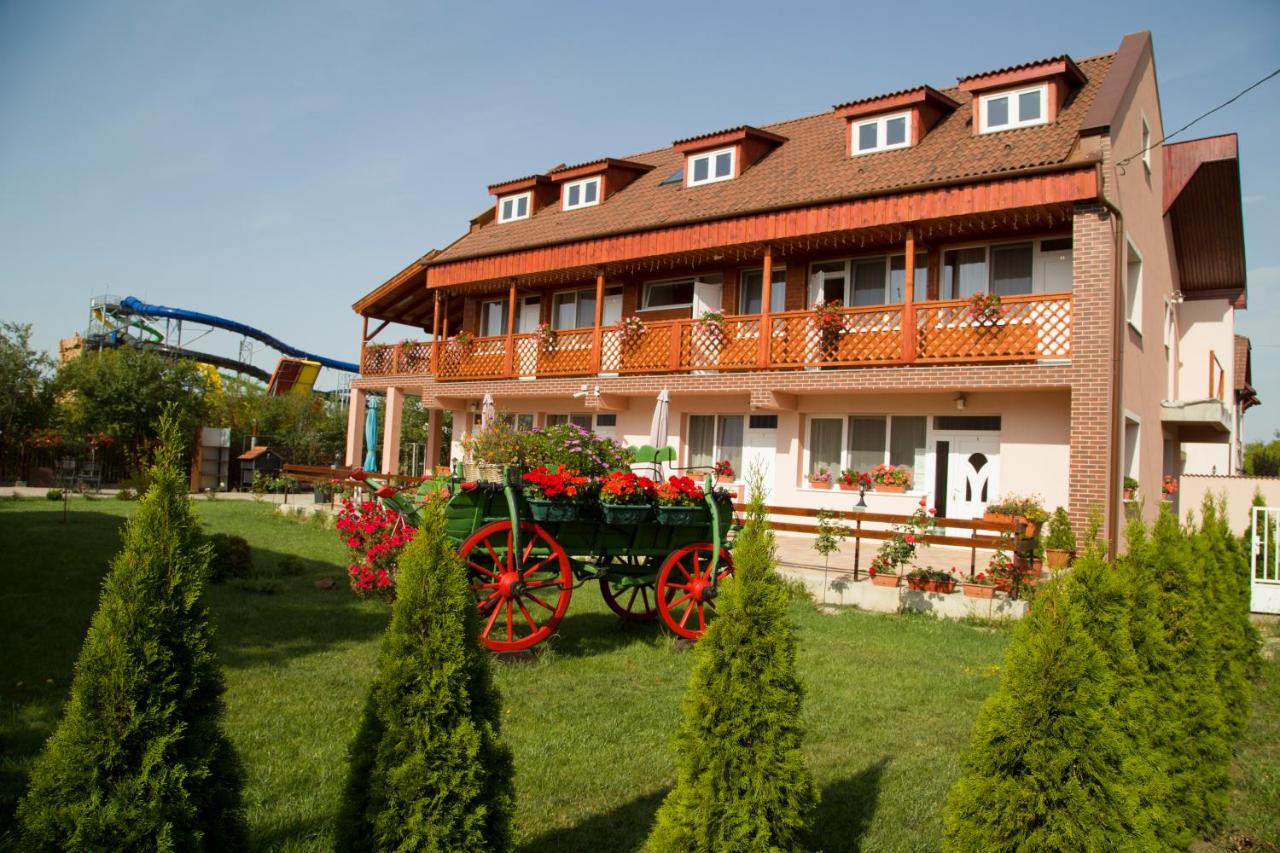 B&B Hajduszoboszlo - Magdaléna Vendégház - Bed and Breakfast Hajduszoboszlo