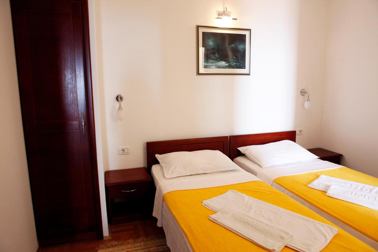 Appartamento con 2 Camere da Letto, Balcone e Vista mare