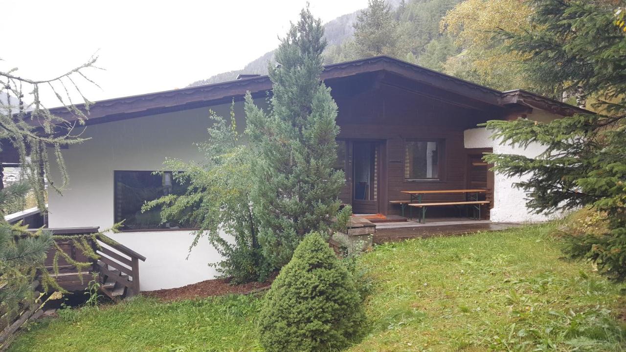 Apartment with Mountain View