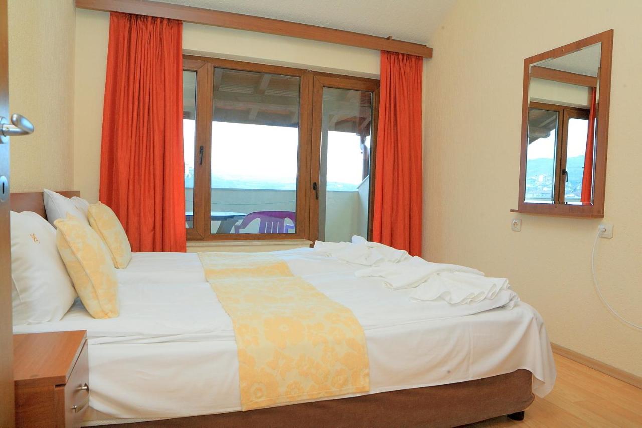 One-Bedroom Apartment with Balcony