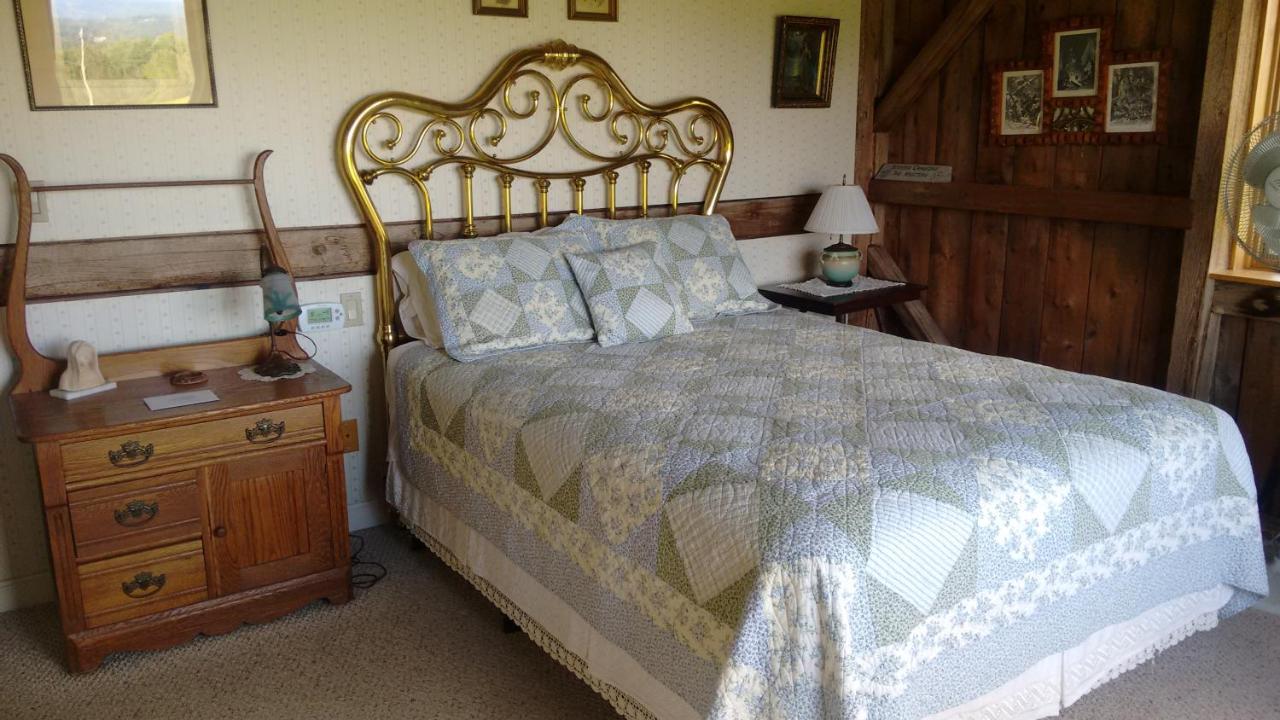 Habitación con cama grande