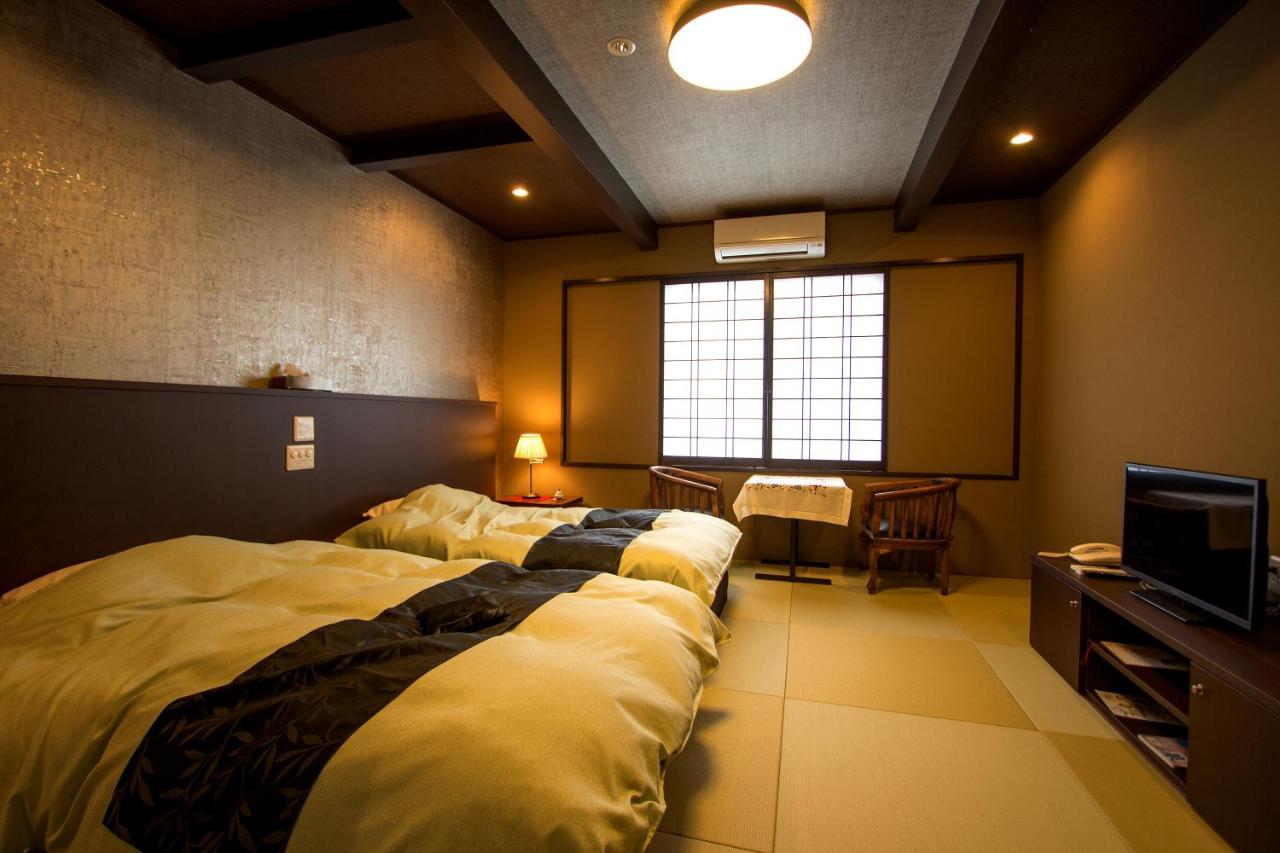 Standard Twin Room with Tatami Area and Shared Bathroom - Main Building