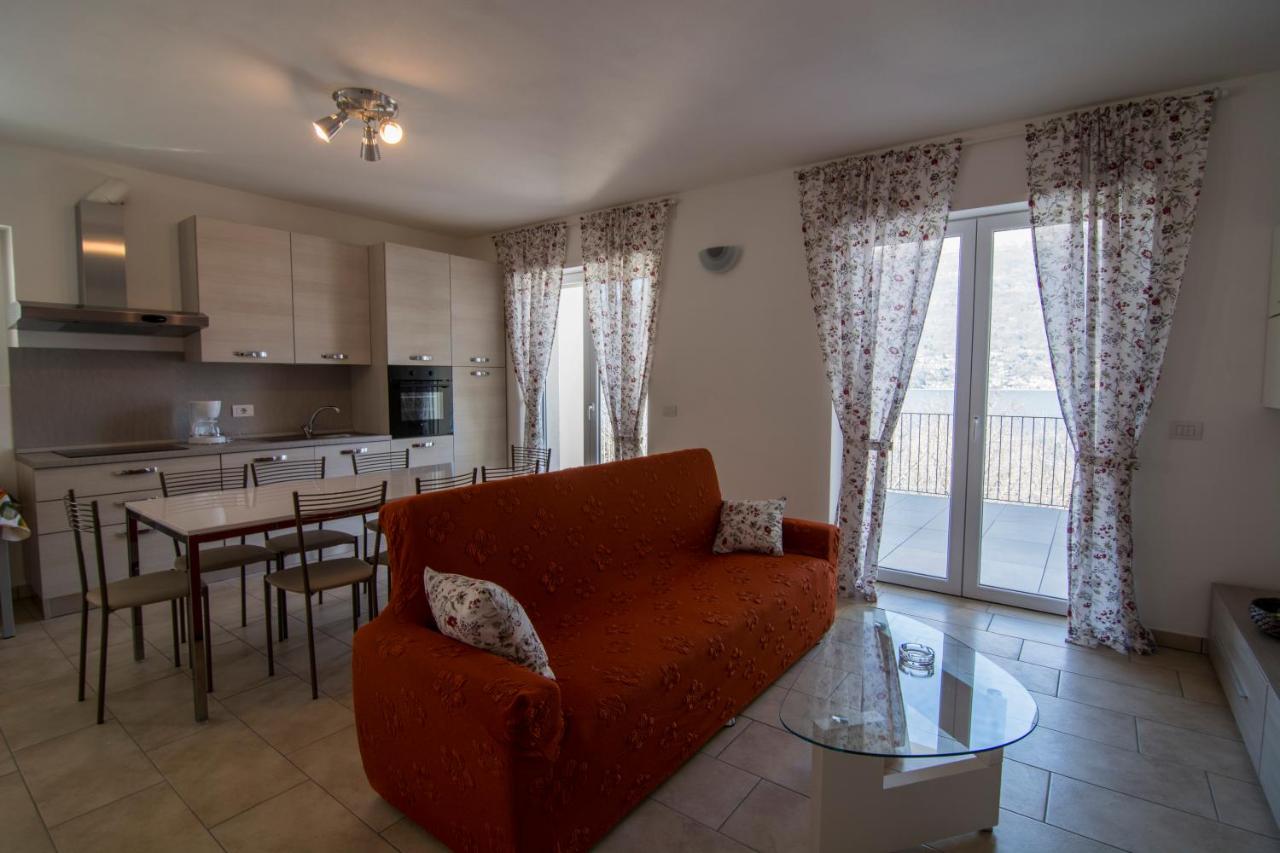 Appartamento con 3 Camere da Letto e Vista Lago - Su 2 Livelli