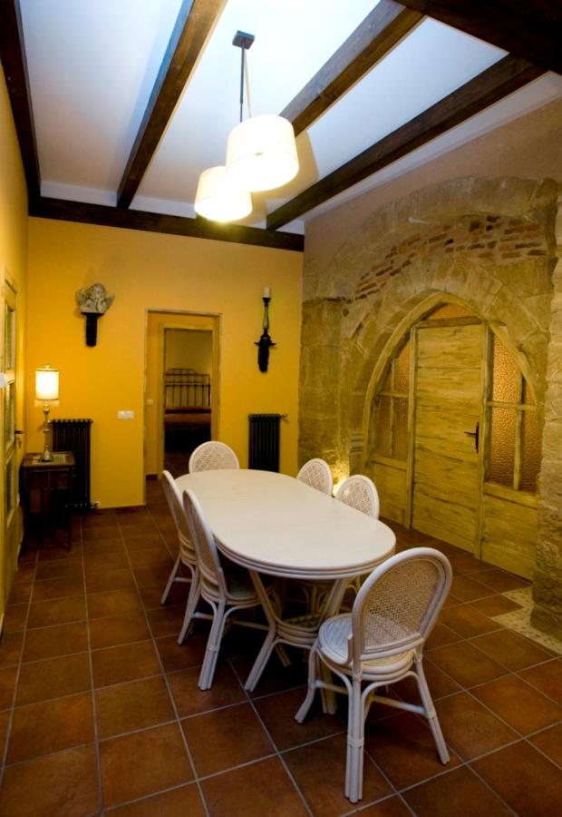 Cottage (6-8 Adults)