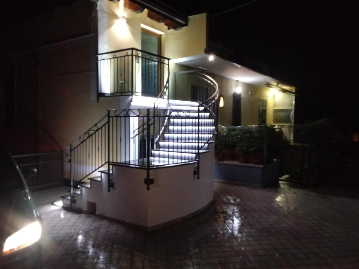 Deluxe Double Room (2 Adults + 1 Child)