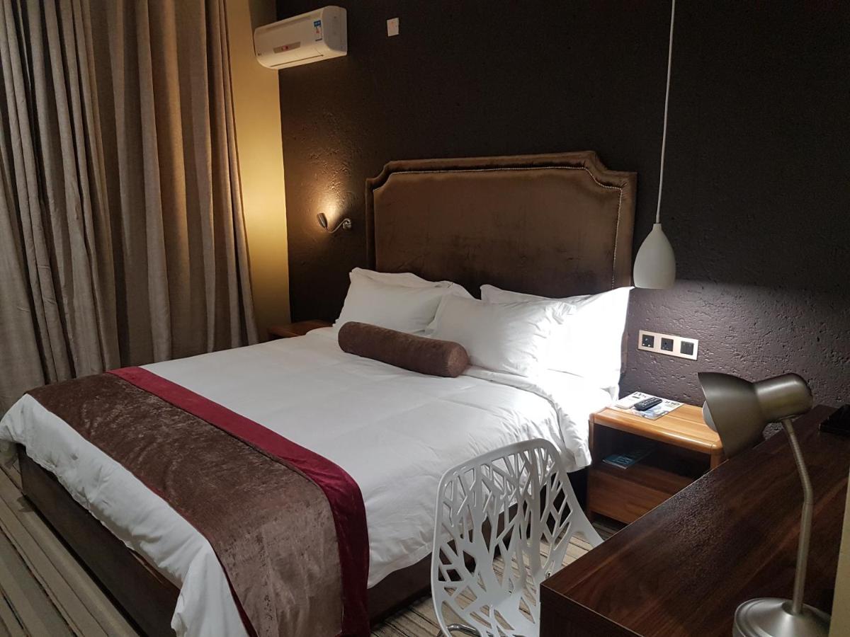 B&B Francistown - La Signature Guest house - Bed and Breakfast Francistown