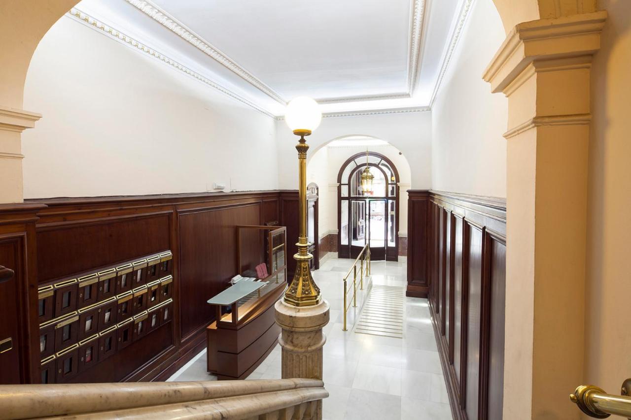 Three-Bedroom Apartment - Rambla Catalunya 10