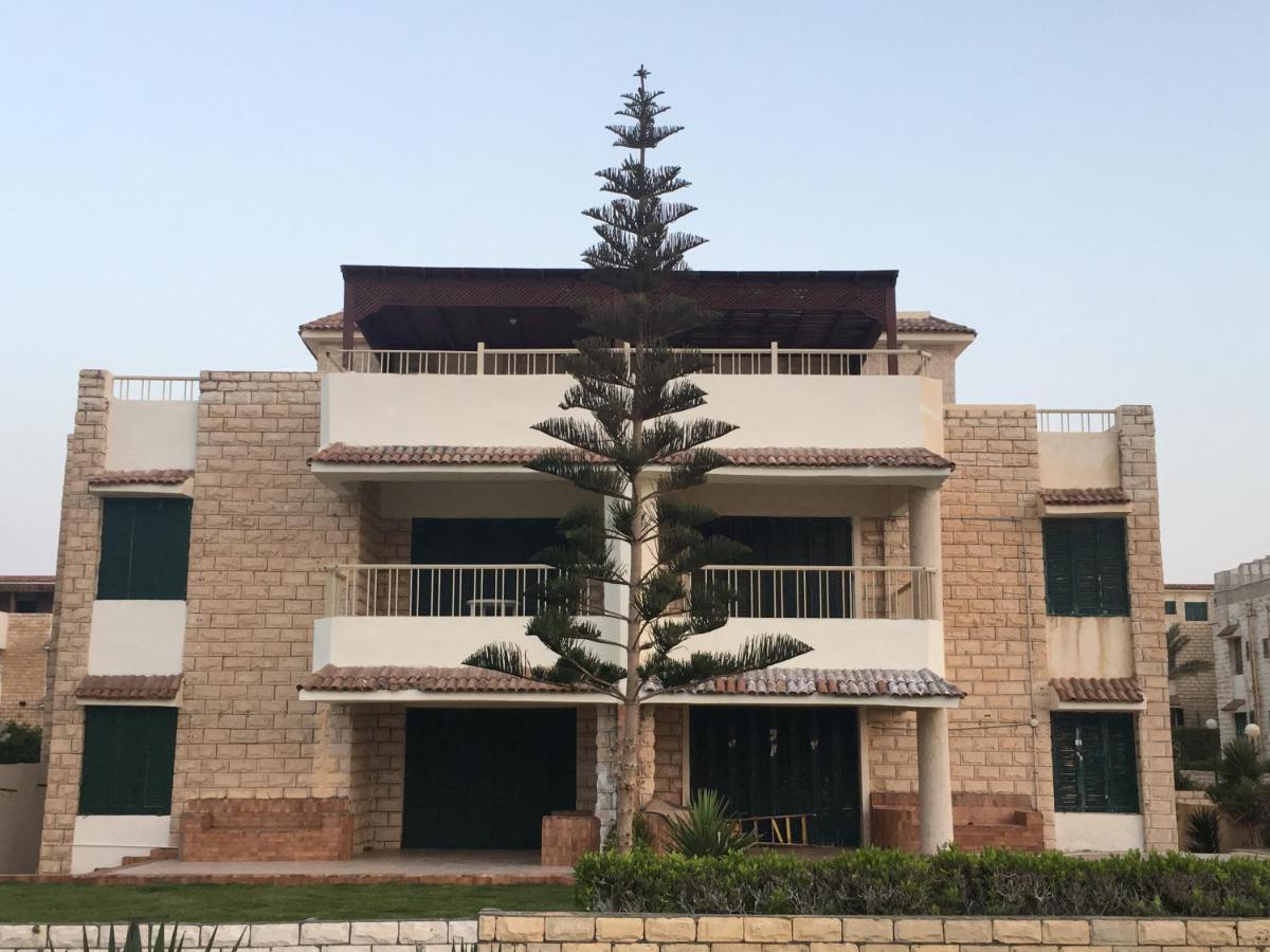 Beachfront Chalet in Green Beach, North Coast - Ferienwohnung El-Alamein