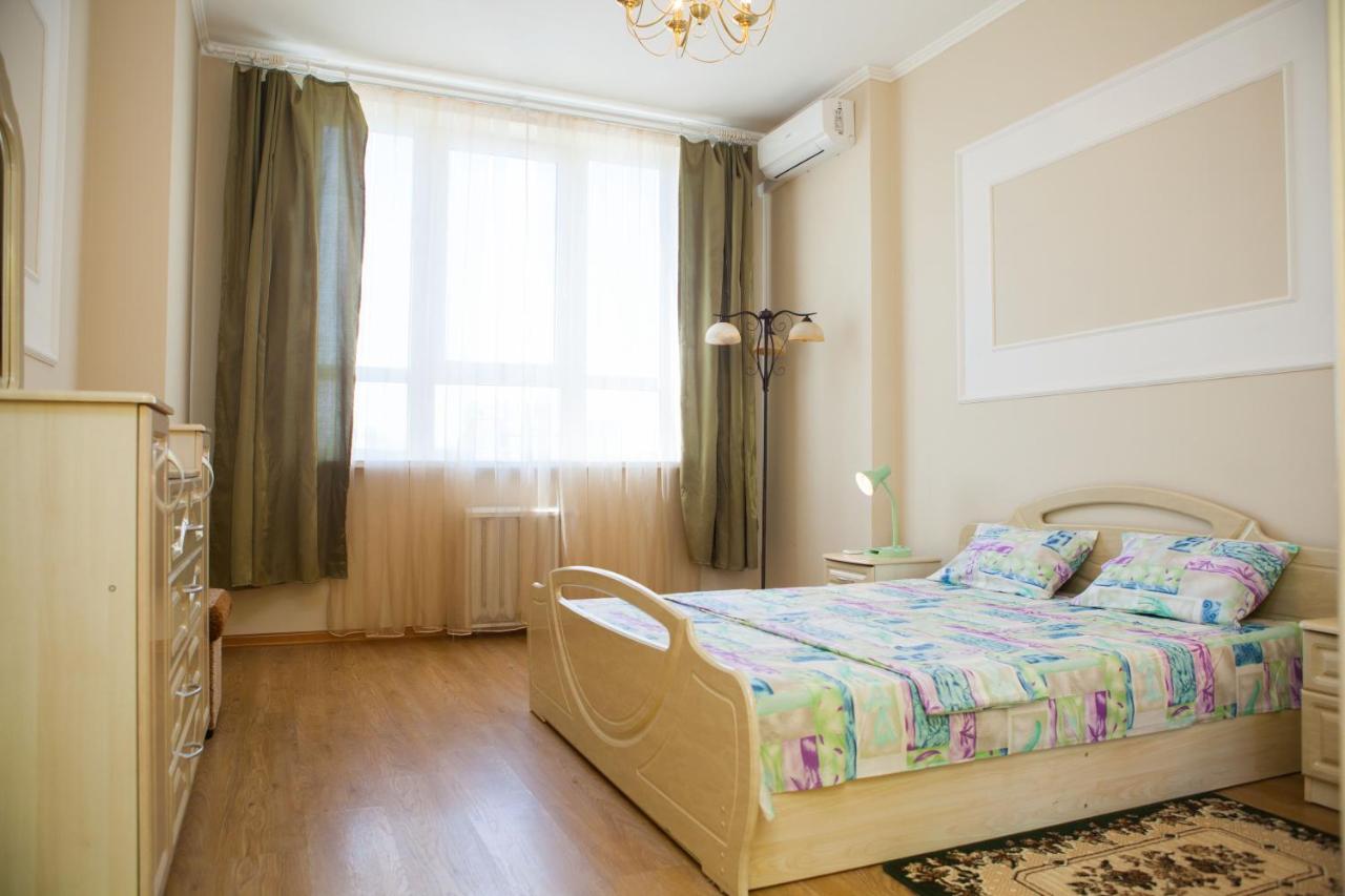 Apartment in 2 min from Poznyaky metro station - B&B Kyiv