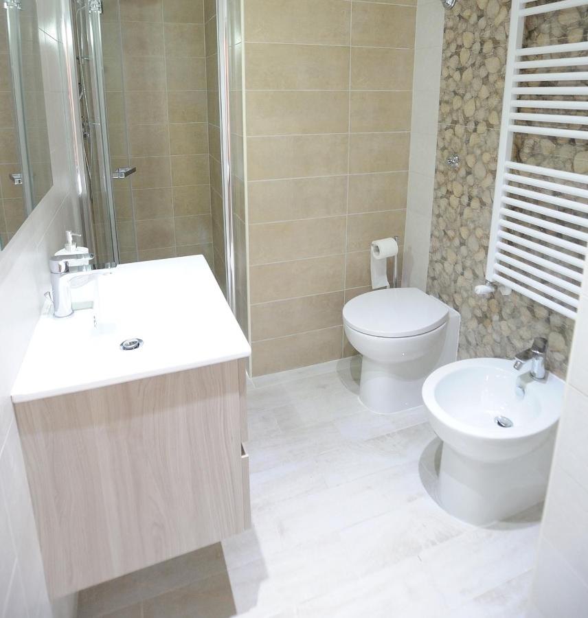 Vierbettzimmer mit privatem externen Bad