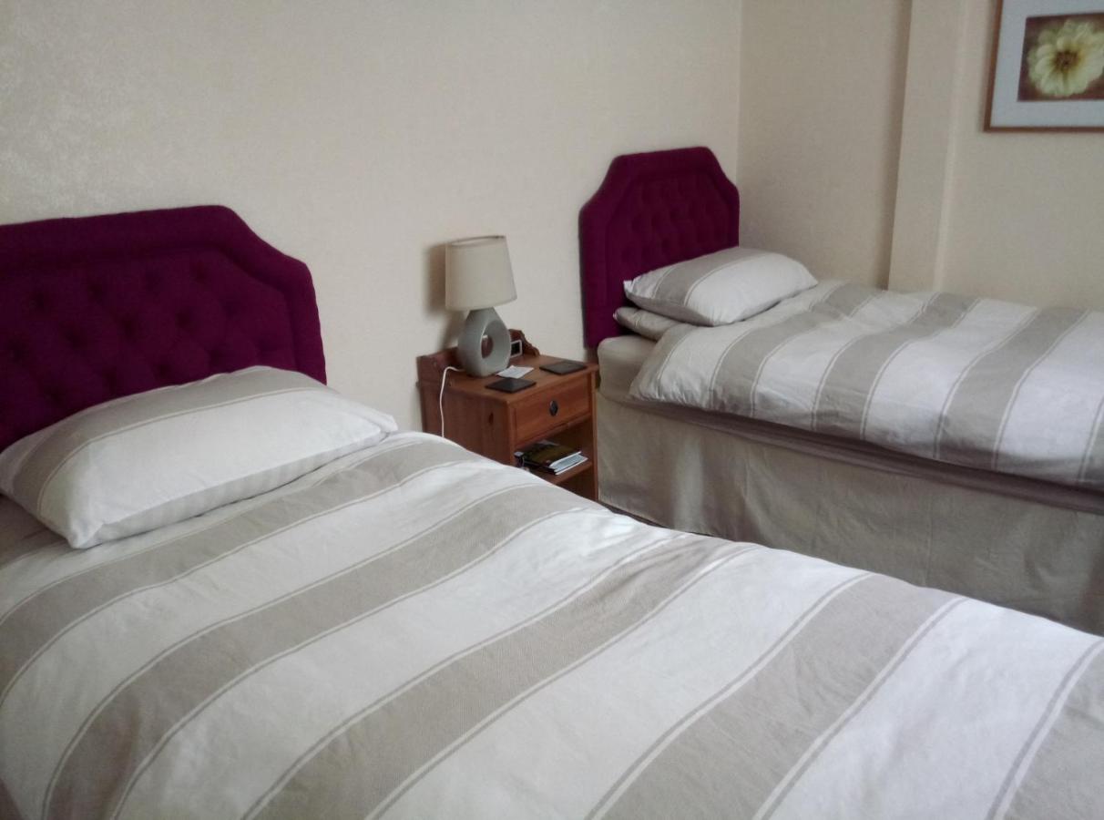 Camera Standard Doppia con Letti Singoli con Bagno in Comune