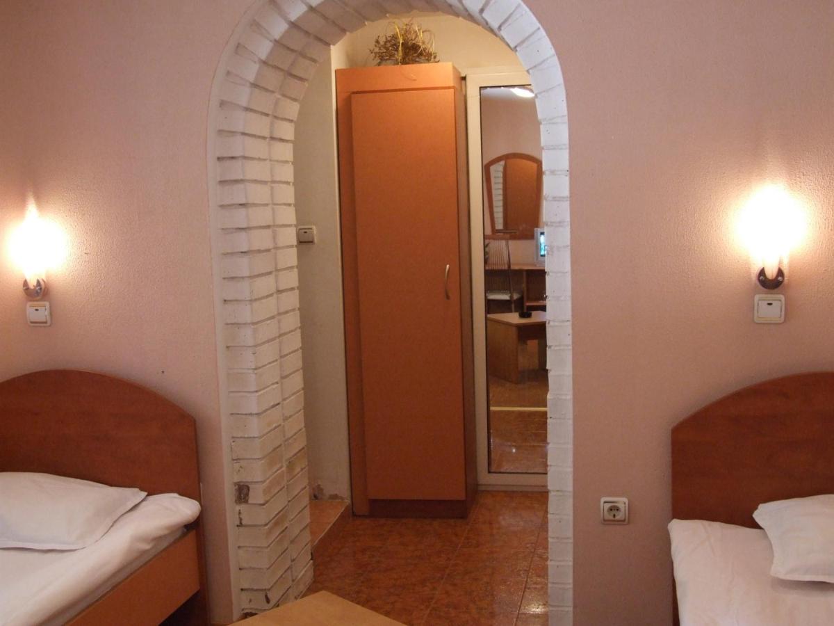 Doppel- oder Zweibettzimmer