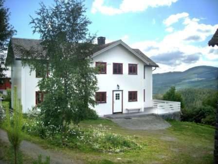 Large Cottage with Mountain View