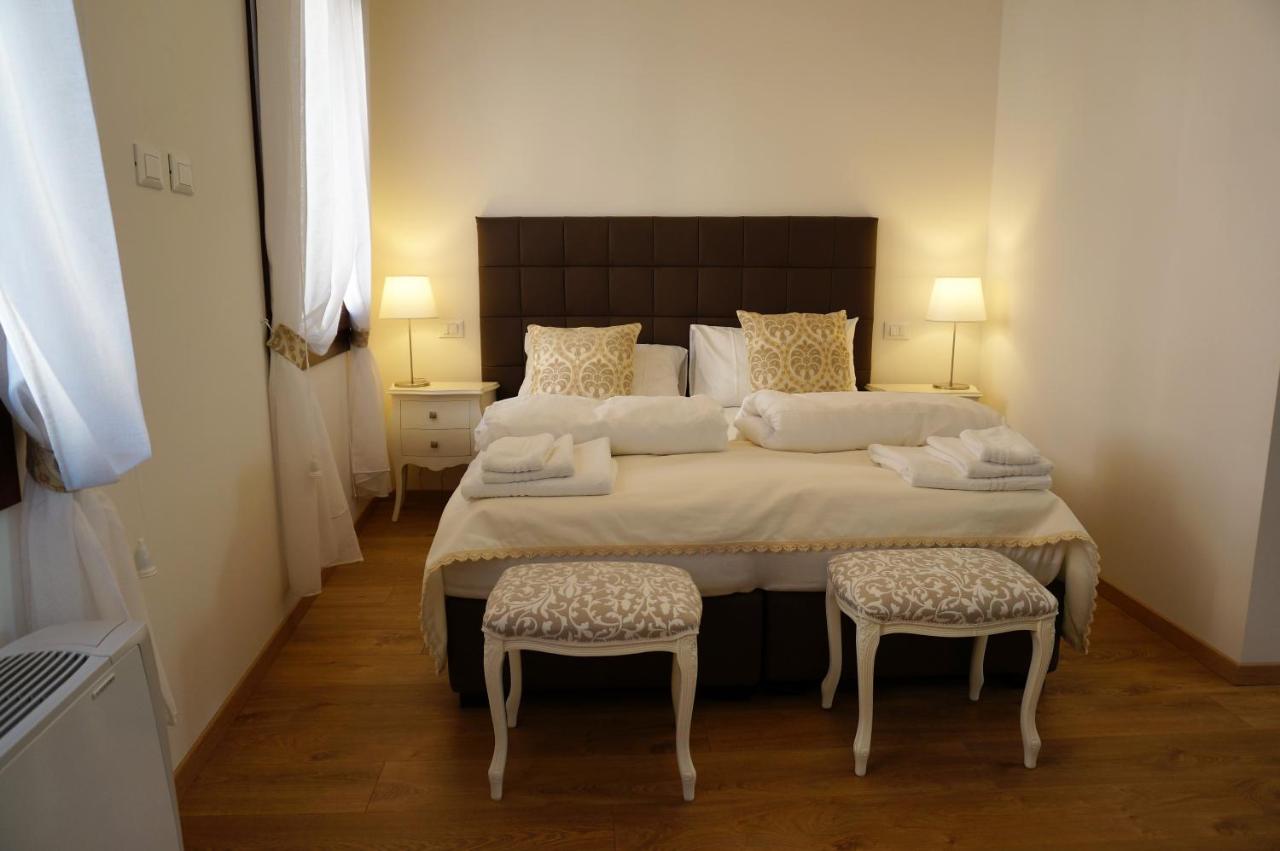 Dreibettzimmer mit Gartenblick