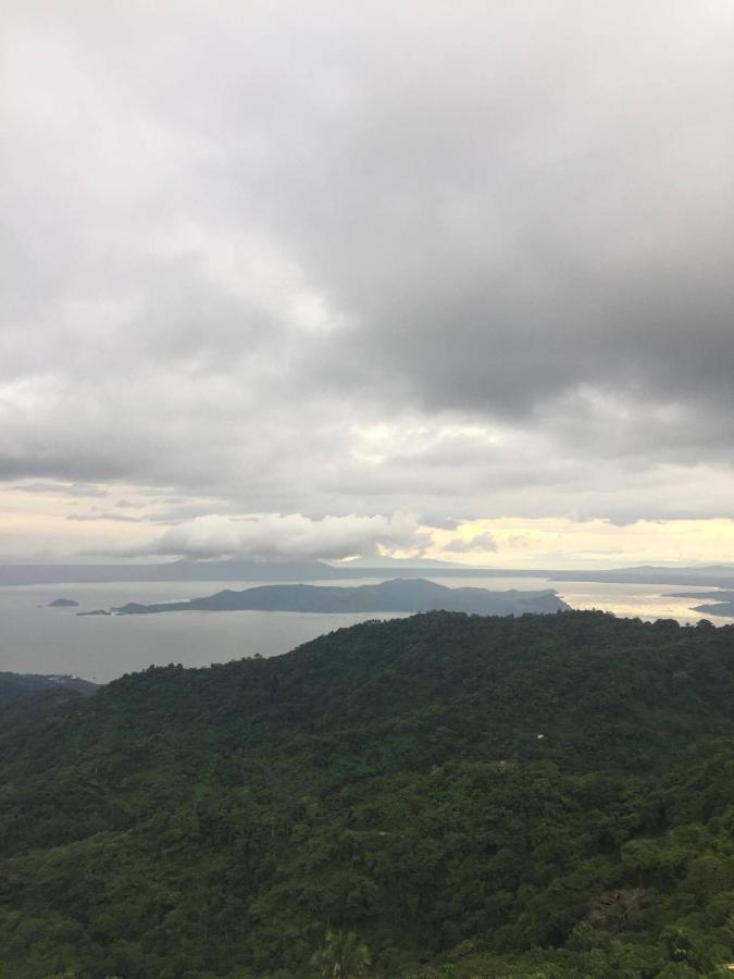 Sky's at Prime Residences -Tagaytay - B&B