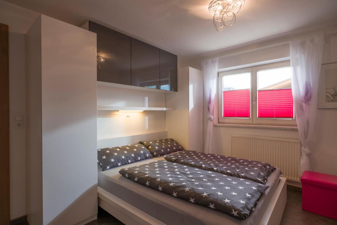One-Bedroom Apartment with Shower