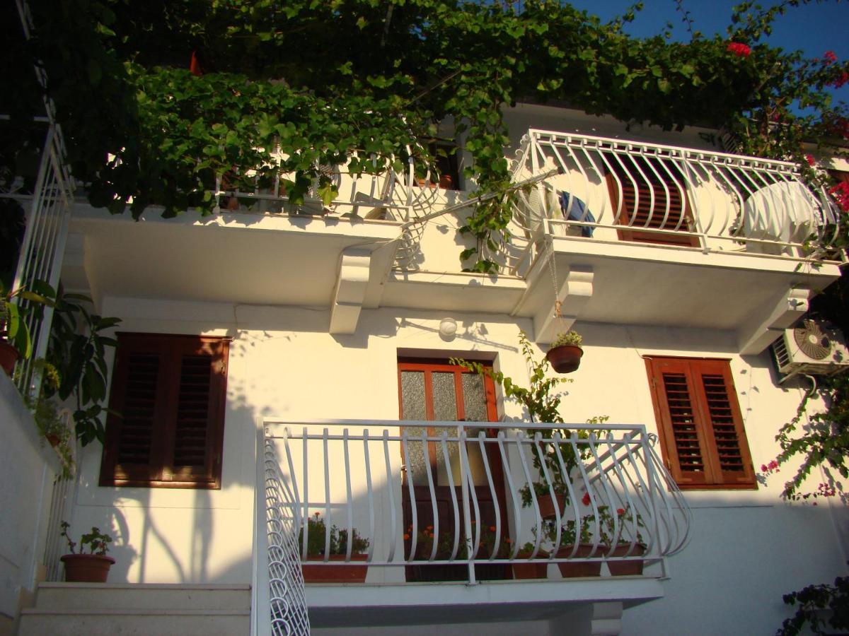 Studio Apartments Kuljiš - B&B Vis