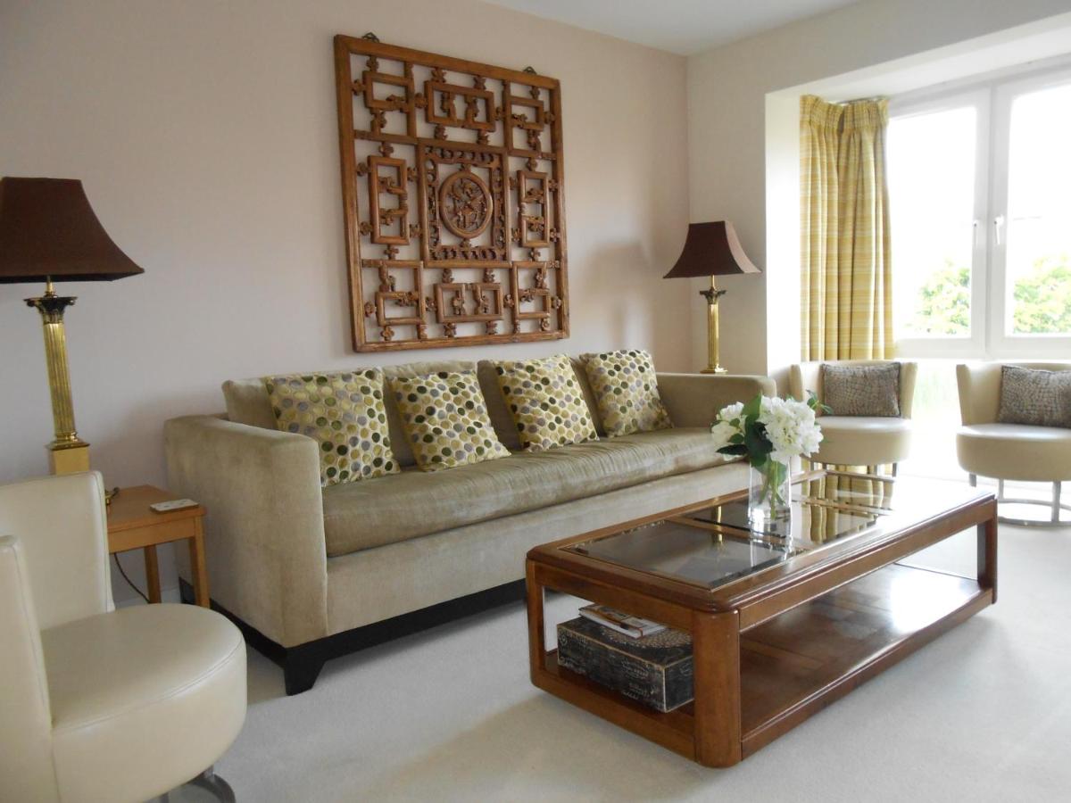 B&B Epsom - Sunnybank House in North Epsom - Bed and Breakfast Epsom