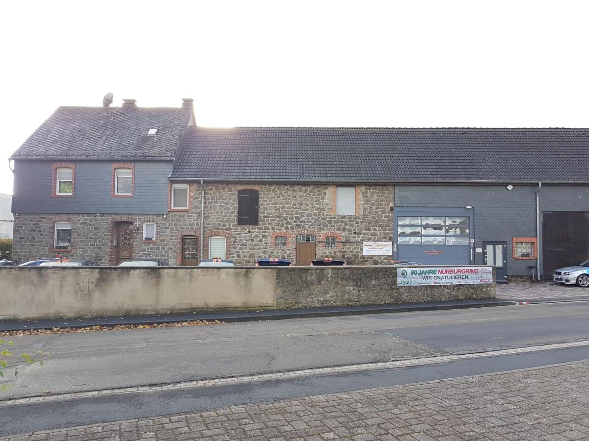 Ring-Speed Motorsport - Ferienwohnung Meuspath