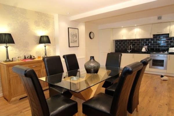 Lovat Loch Ness Apartment with private roof terrace - Chambres d’hôtes Fort Augustus