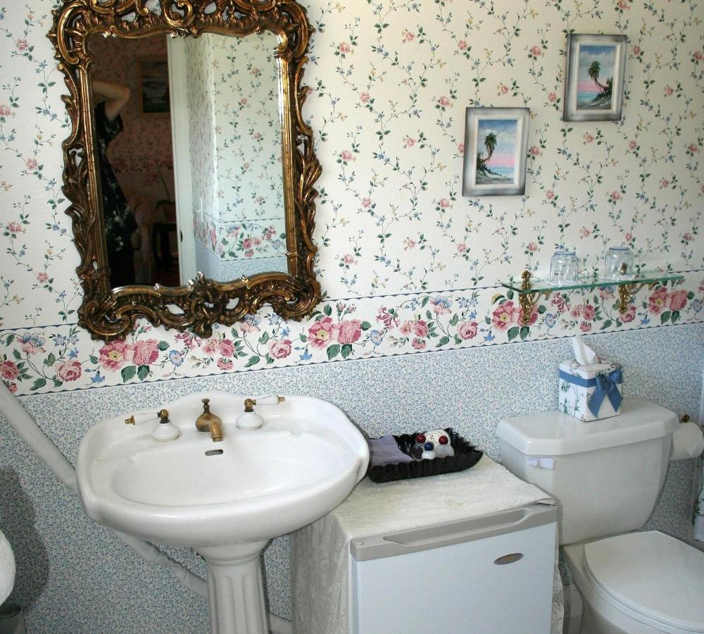 Queen Room with Pool View Not Pet Friendly 