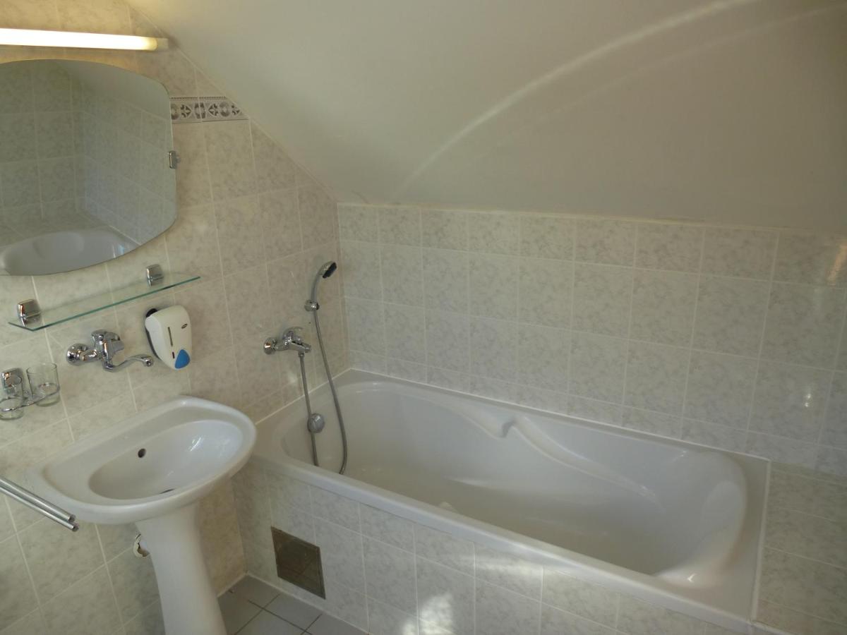 Triple Room with Bath