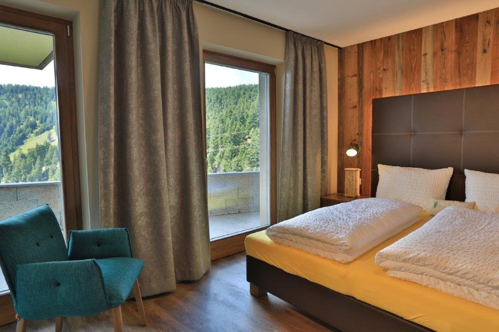 Apartment with Mountain View