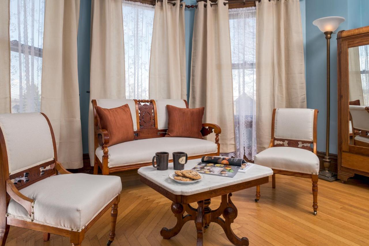 Queen Room with Spa Bath