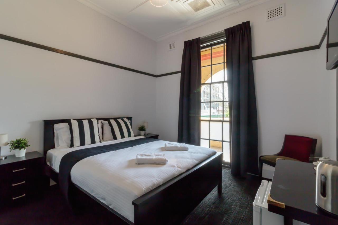 B&B Sydney - Royal Hotel Ryde - Bed and Breakfast Sydney