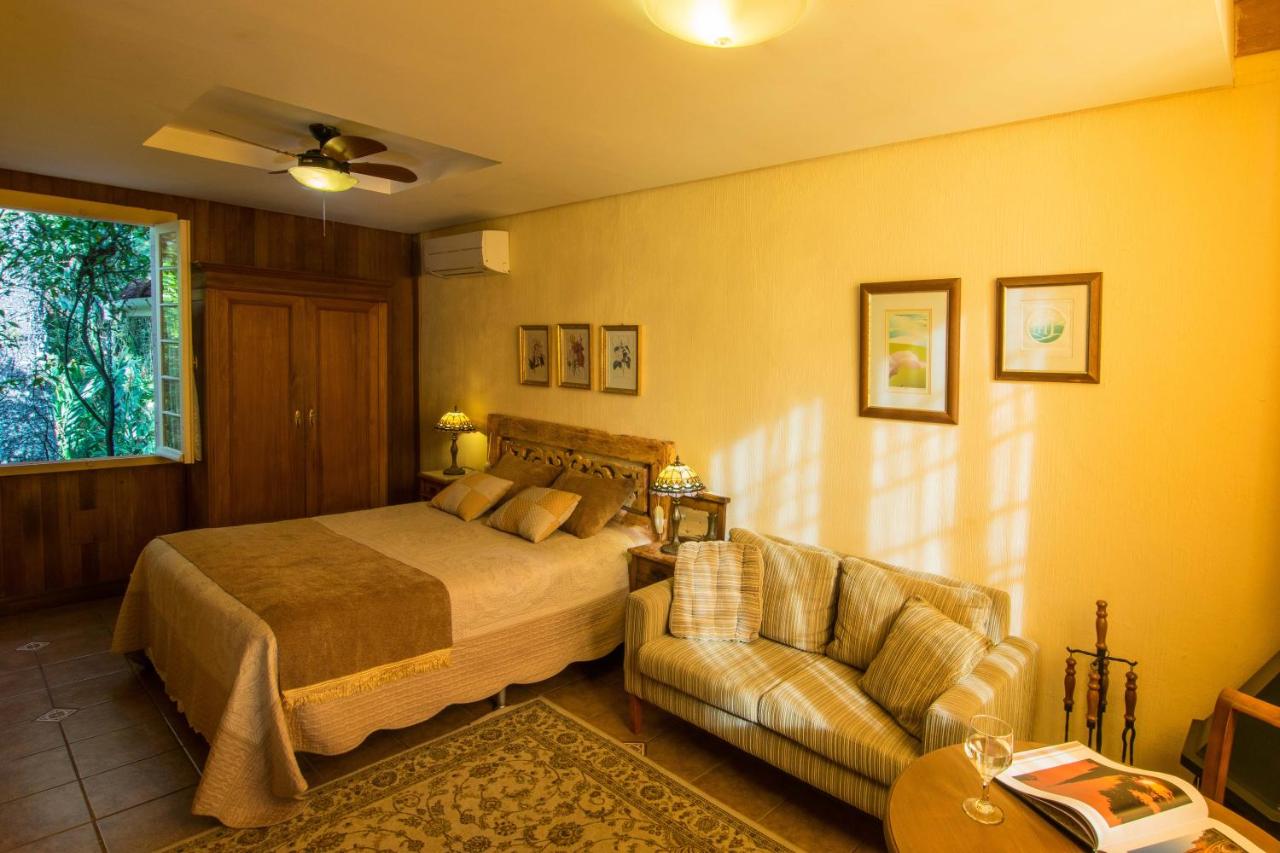 Deluxe Suite with Spa Bath