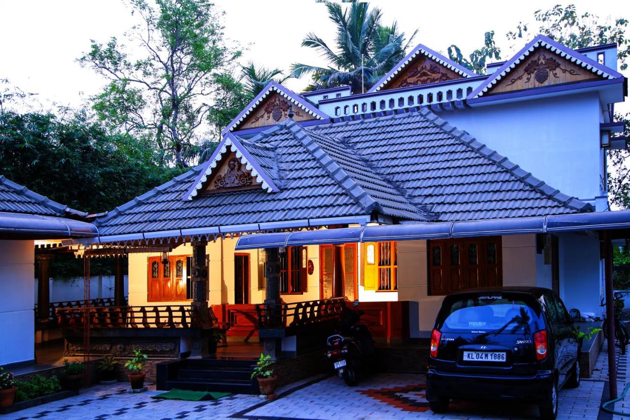 B&B Alappuzha - Mom&Pop Thyparambil Heritage - Bed and Breakfast Alappuzha