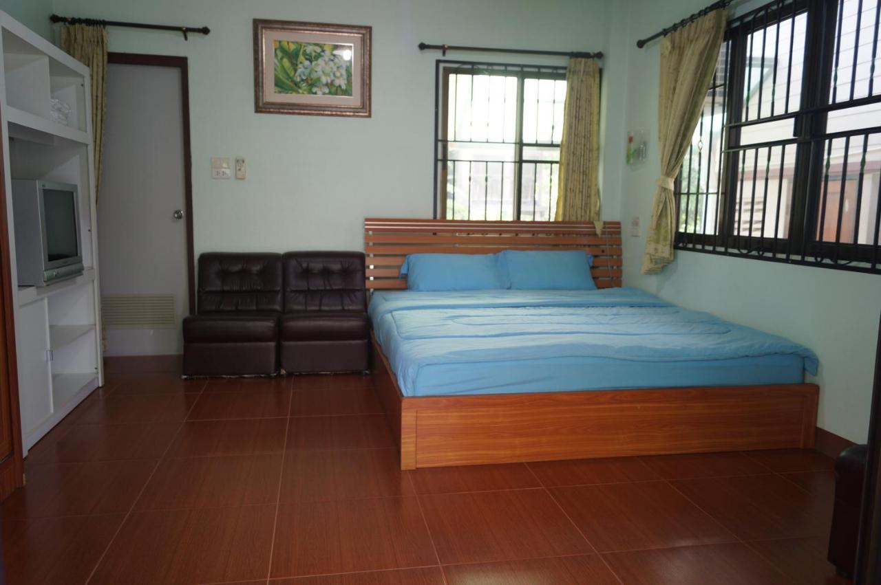 Deluxe Room (2 Adults + 1 Child)