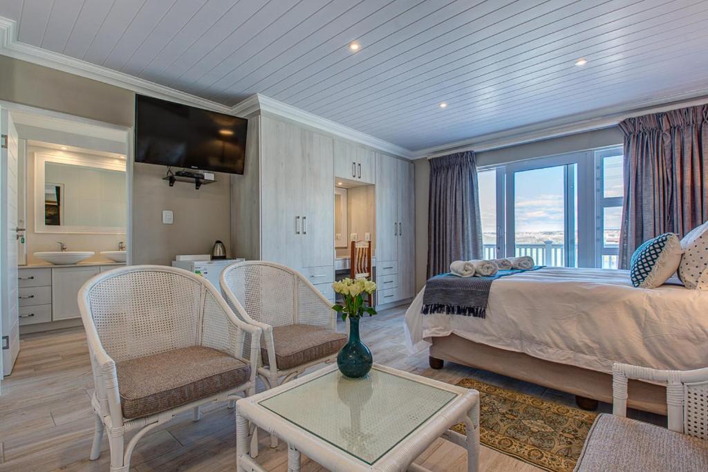 Family Suite with a partial Sea view from Balcony