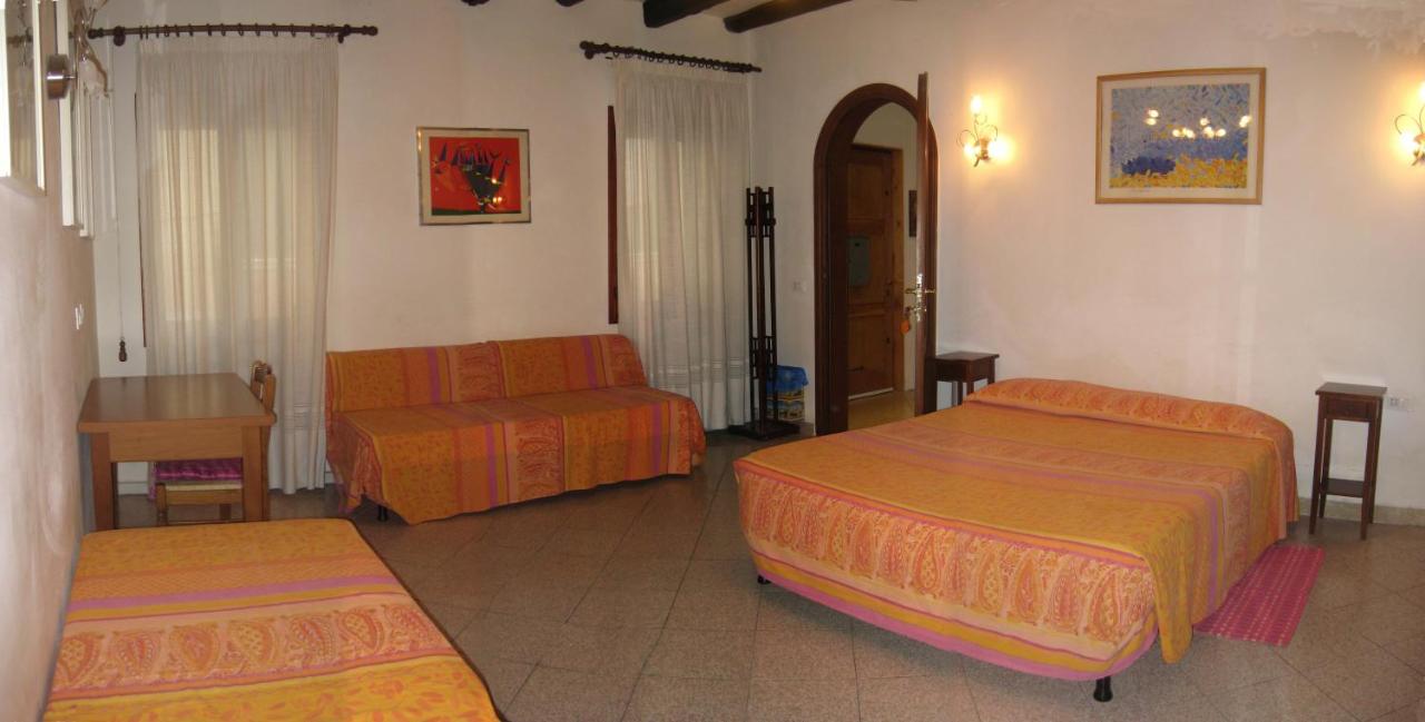 Chambre Triple avec Salle de Bains Privative Séparée