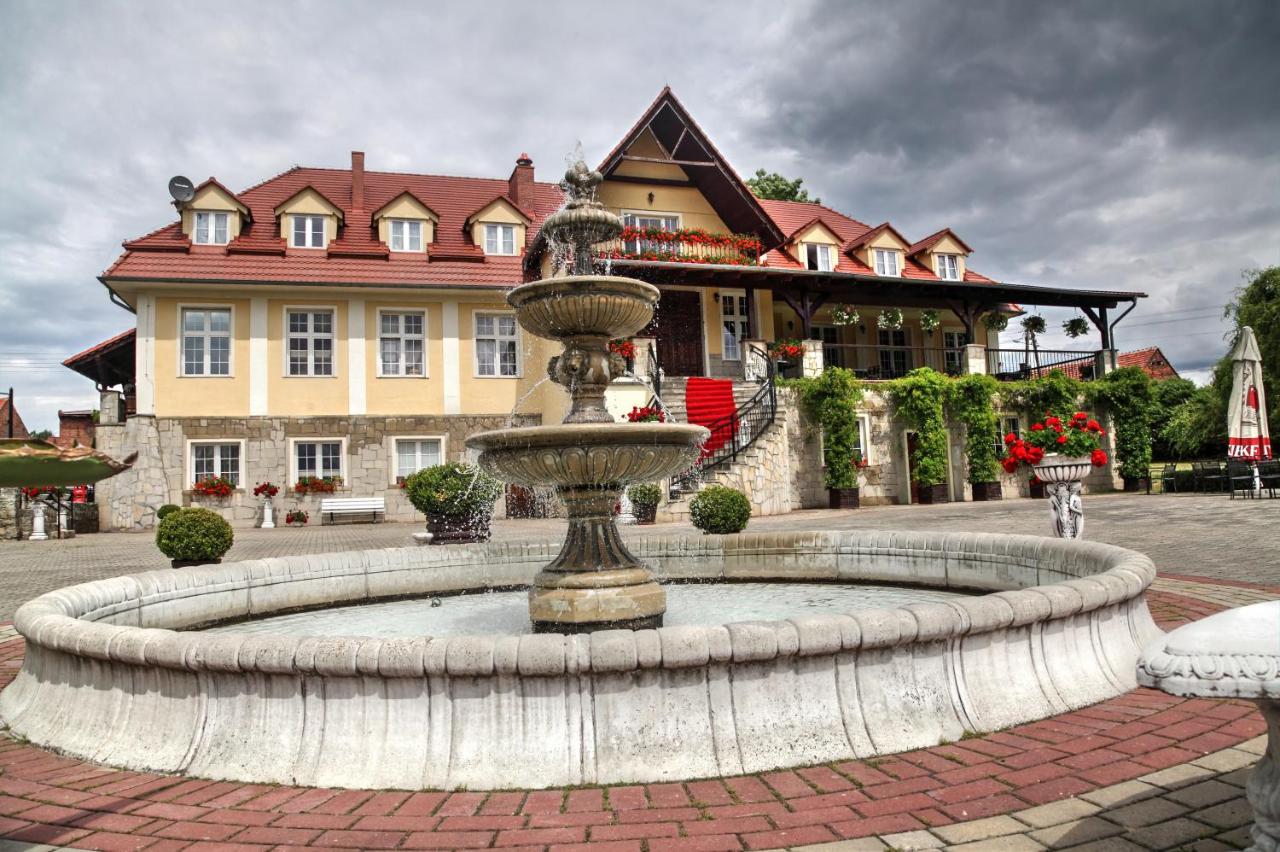 Zespół Pałacowo-Parkowy Bądzów - B&B
