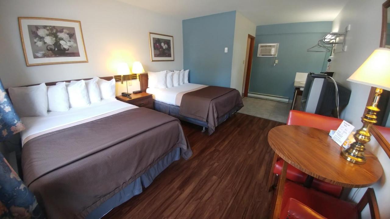 Zimmer mit 2 Queensize-Betten