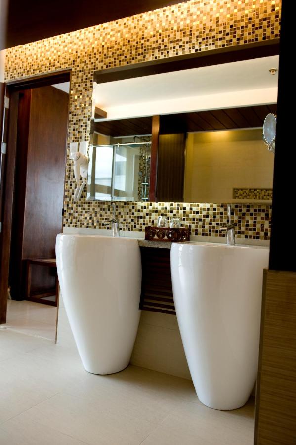 Presidential Suite with Bathtub 