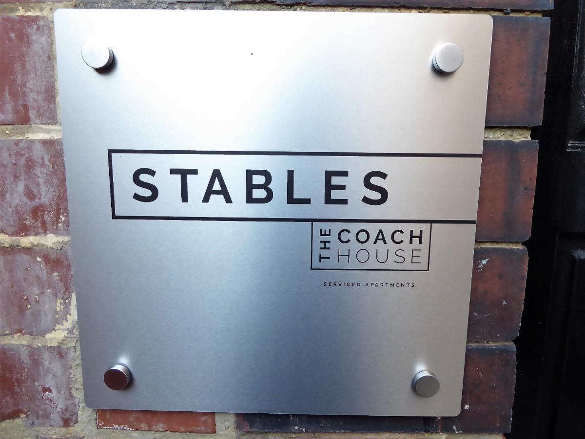 B&B Leeds - Stables at The Coach House Apartments - Bed and Breakfast Leeds