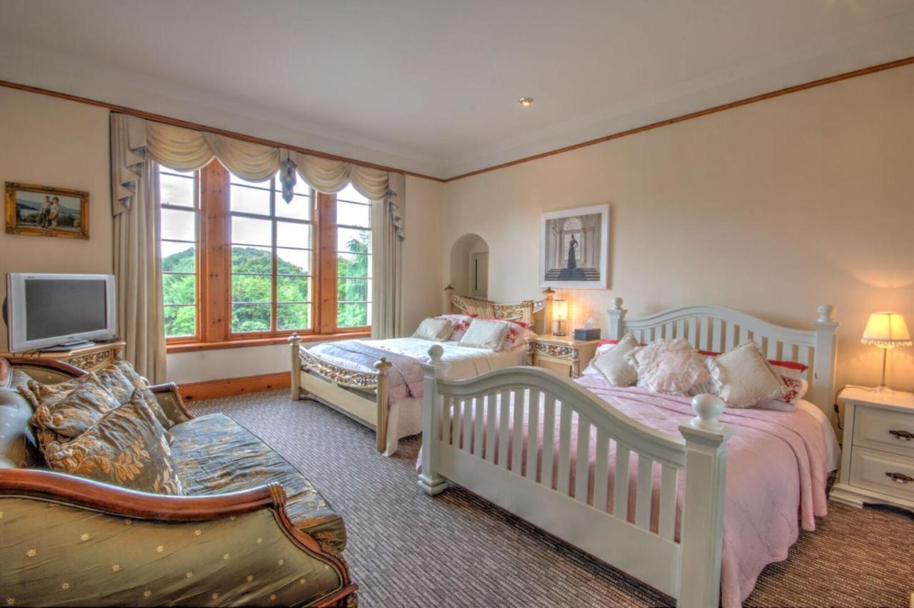 Quadruple Room with Private Bathroom