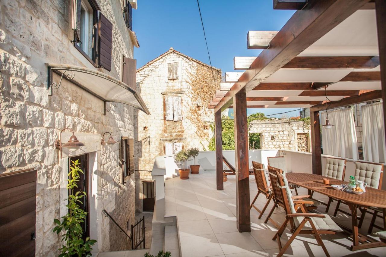 Tinel Longo, holiday home for up to 8, city center, BBQ, terrace - B&B