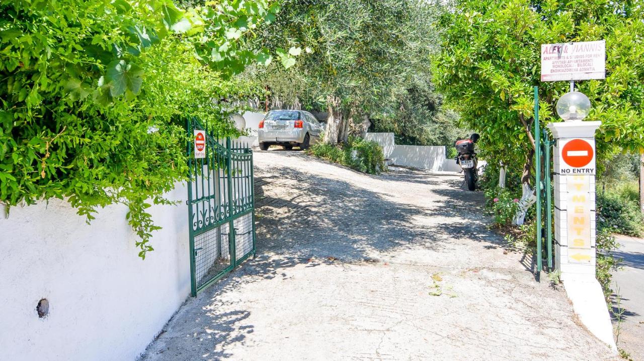 Alex-Giannis Apartments, Barbati - B&B